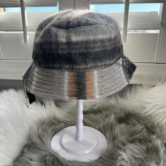 𝅺New Steve Madden Plaid Bucket Hat - Picture 6 of 6